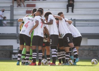 Zagueiro deixa o Vasco e acerta com time carioca