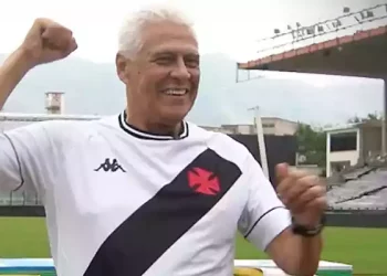Emocionado, Dinamite manda recado após vitória do Vasco: “Temos que acreditar sempre”