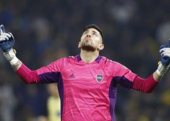Vasco monitora situação do goleiro Agustín Rossi, hoje no Boca Juniors