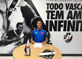 Vasco renova com Allan Vitor e assina contrato profissional com Kauan Kelvin
