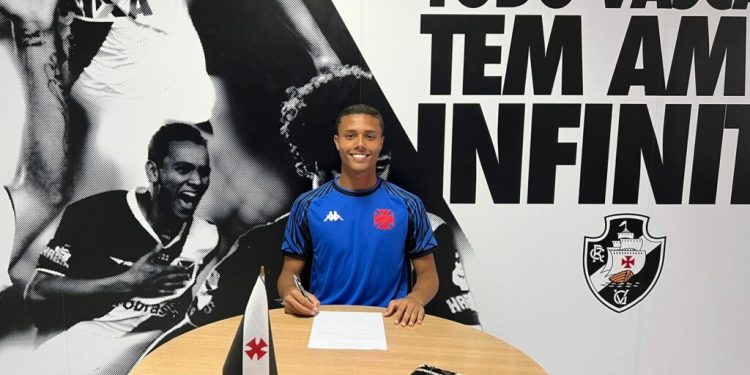 Vasco renova com Allan Vitor e assina contrato profissional com Kauan Kelvin