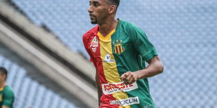 Vasco faz sondagem pelo lateral do Sampaio Corrêa