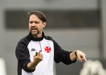 Com más escolhas para treinadores, Vasco se complica sozinho para conseguir acesso