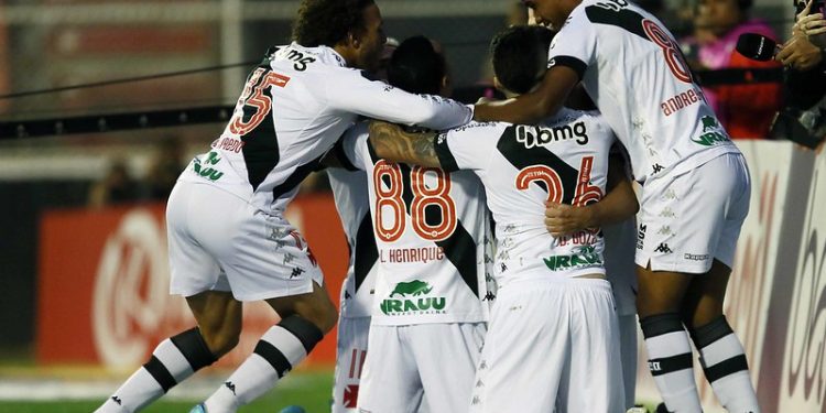 Delegação do Vasco detona Vampeta, Cicinho e Roger Flores