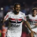 Vasco entra na briga com Atlético-MG e Fluminense e tem interesse em lateral do São Paulo