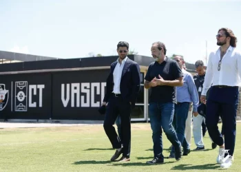 Agente deixa vazar que jogador deve assinar com o Vasco