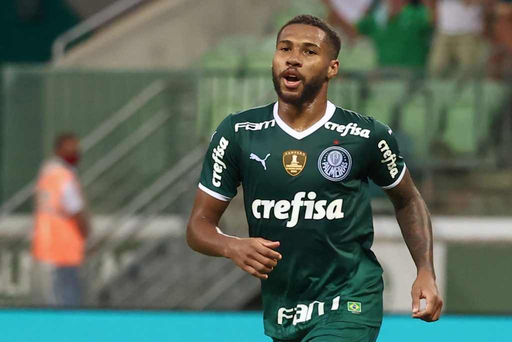 Palmeiras continua papo com Wesley Moraes e vê uma ajuda do