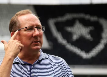 Botafogo atravessa o Vasco em negociação por jogador