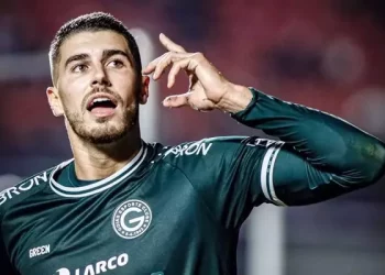 Concorrente sai da disputa por Pedro Raul e abre espaço para o Vasco