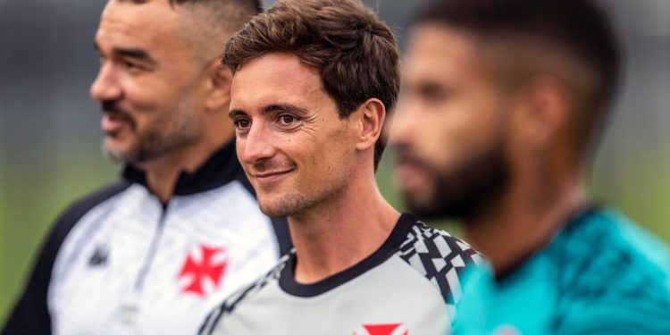 Demissão de auxiliar português João Correia do Vasco