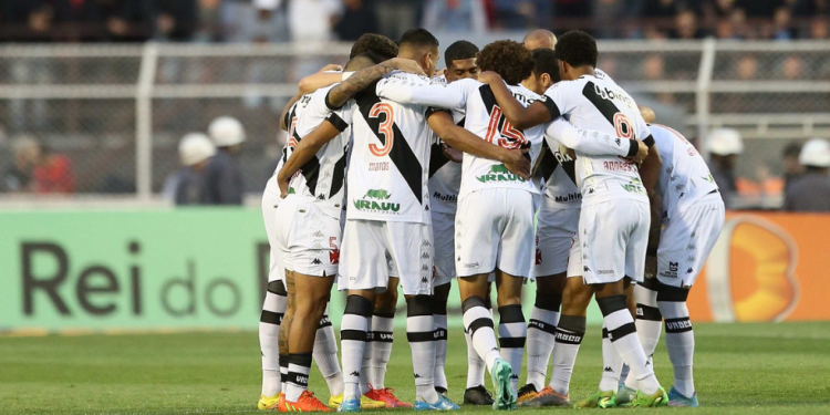 Elenco do Vasco chega ao Rio de Janeiro e entra de férias