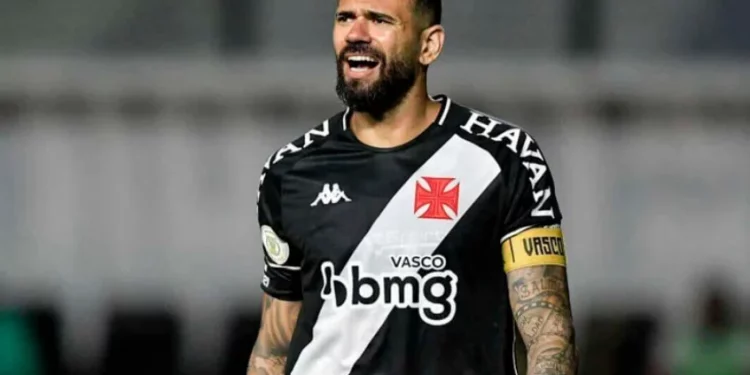Leandro Castan se arrepende de ter voltado ao Brasil e se envolve em polêmica sobre o Vasco