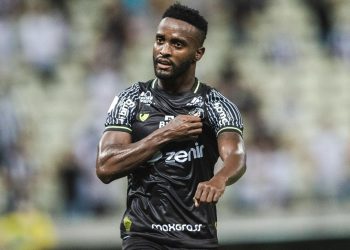 Vasco sonda o atacante Stiven Mendoza