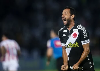 Nenê revela que negocia sua permanência no Vasco