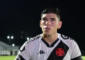 Palacios, do Vasco, quebra o silêncio e fala sobre ser acusado de agressão