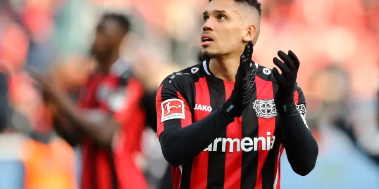 Situação de Paulinho tem reviravolta e imprensa estrangeira crava time que atacante vai jogar