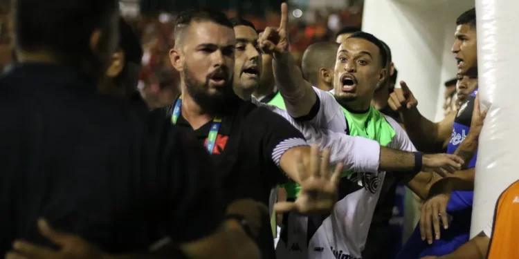 Sport perde pontos e Vasco termina a Série B na terceira posição