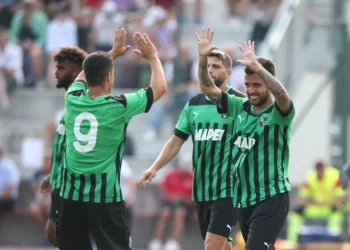 Vasco observa volante do Sassuolo, da Itália
