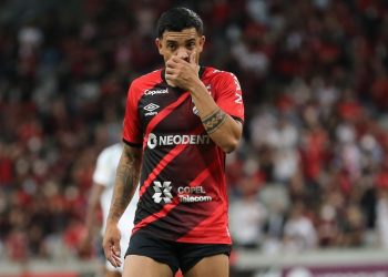 Vasco tem concorrência pesada para contratar David Terans