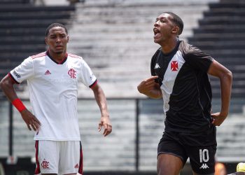 Base forte! Após golaço no Flamengo, Rayan alfineta rival nas redes