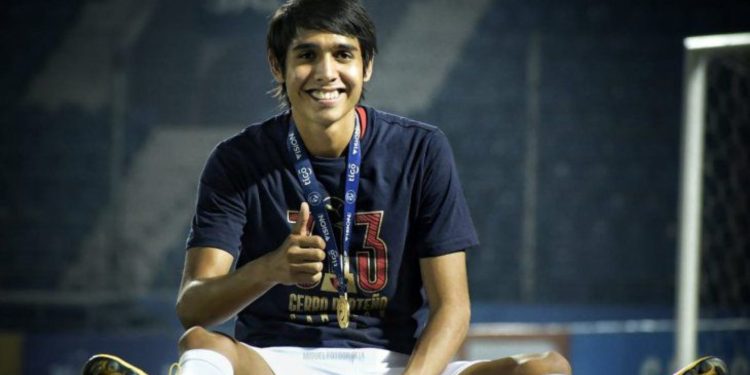 Zagueiro que está na mira do Vasco quer sair do Paraguai