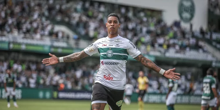 Vasco estaria interessado em destaque do Coritiba