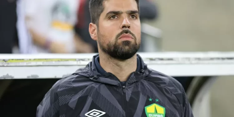 Especulado no Vasco, técnico Antônio Oliveira decidirá seu futuro nos próximos dias