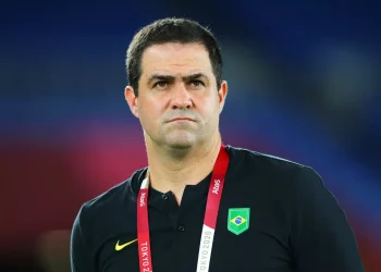 Após recusa de Vojvoda, outro nome ganha força no Vasco