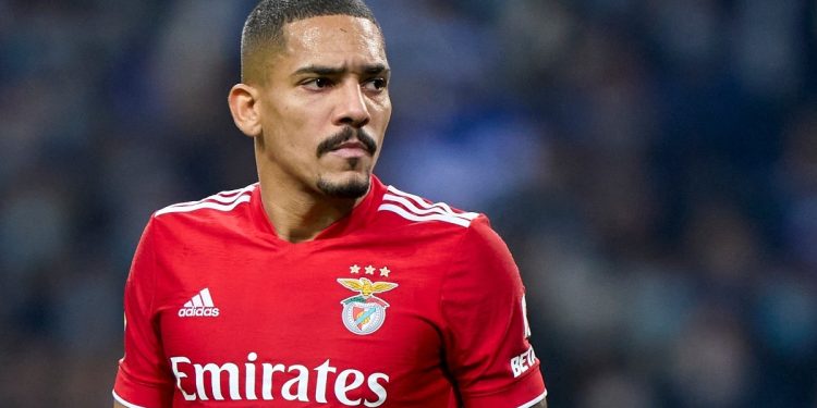 Ex-Vasco, lateral direito Gilberto poderia ser contratado por empréstimo