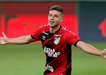 Athletico-PR aceita negociar jogador especulado no Vasco