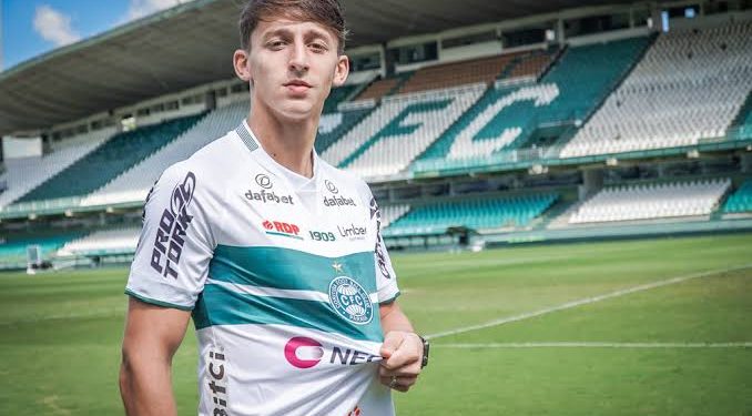 Coritiba quer estender empréstimo de Galarza, mas recebe resposta indesejada do Vasco