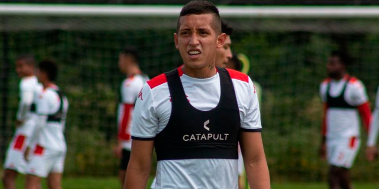 meia Auli Oliveros é oferecido ao Vasco