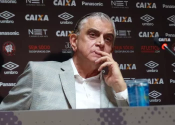 Presidente do Athletico-PR fala sobre interesse do Vasco em Terans