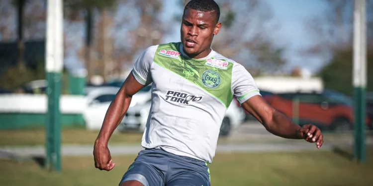 Vasco não dá mole e quer furar o olho do Coritiba por lateral