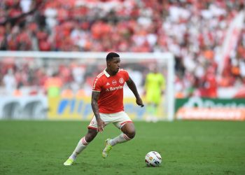 Vasco consulta atacante do Internacional