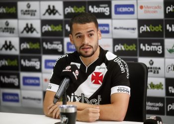 Inspirado em Sérgio Ramos, De Lucca é apresentado no Vasco: "Irrecusável"
