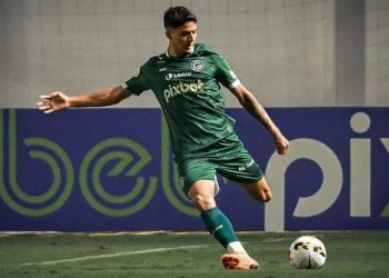 Vasco recebe notícia ruim envolvendo zagueiro Caetano