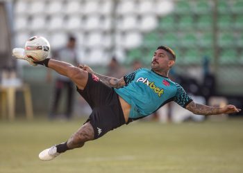 Ex-Vasco, Yuri Lara é anunciado em novo clube