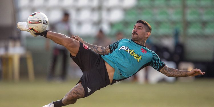 Ex-Vasco, Yuri Lara é anunciado em novo clube