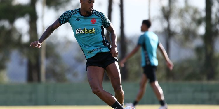 Fábio Gomes, fora dos planos do Vasco, é alvo do Juventude e de clube estrangeiro