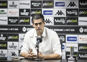 Vasco confirma reunião com Paulinho e explica motivo do jogador não ter vindo para o Cruzmaltino