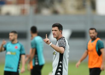 Vasco vence primeiro jogo-treino no comando de Maurício Barbieri