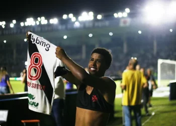 URGENTE! Chelsea notifica Vasco e Cruzmaltino abre negociação por Andrey Santos