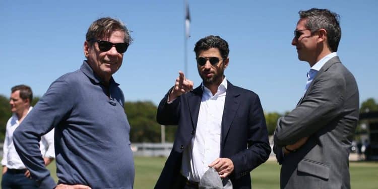 Vasco disputa meia com Grêmio