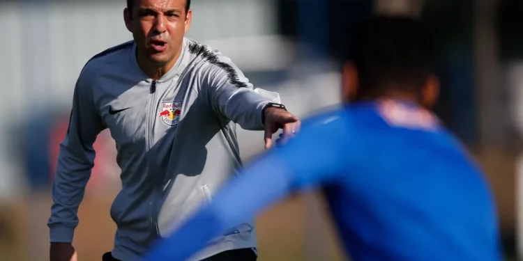 Preparador físico que trabalhou com Maurício Barbieri no Red Bull pode vir para o Vasco