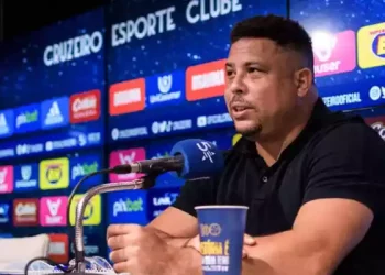 Cruzeiro surpreende e quer jogador que melou no Vasco