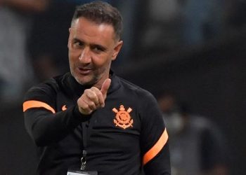 Técnico do Flamengo, Vitor Pereira elogiou possível reforço do Vasco