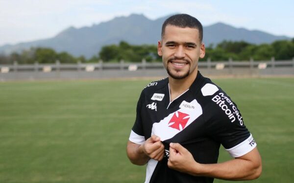 Vasco anuncia De Lucca como segundo reforço