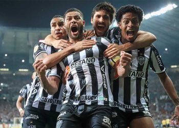 Vasco avalia o mercado e quer tirar destaque do Atlético-MG