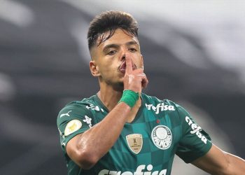 Vasco avança por Gabriel Menino, do Palmeiras